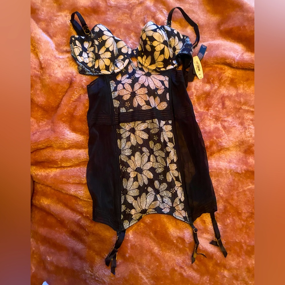 NWT’S Victoria Secret Lace Babydoll Teddy Garters Black Cream 34D